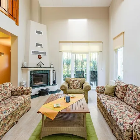 Astonishing Villa Surrounded By Nature In Kartepe Appartamento